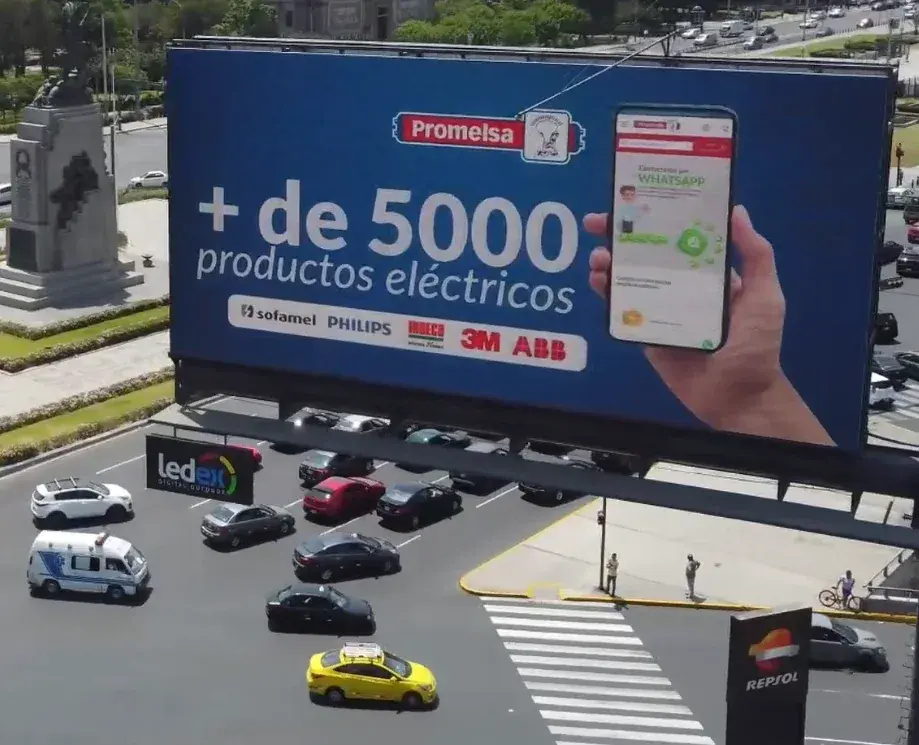 Panel publicitario urbano relacionado con paneles publicitarios