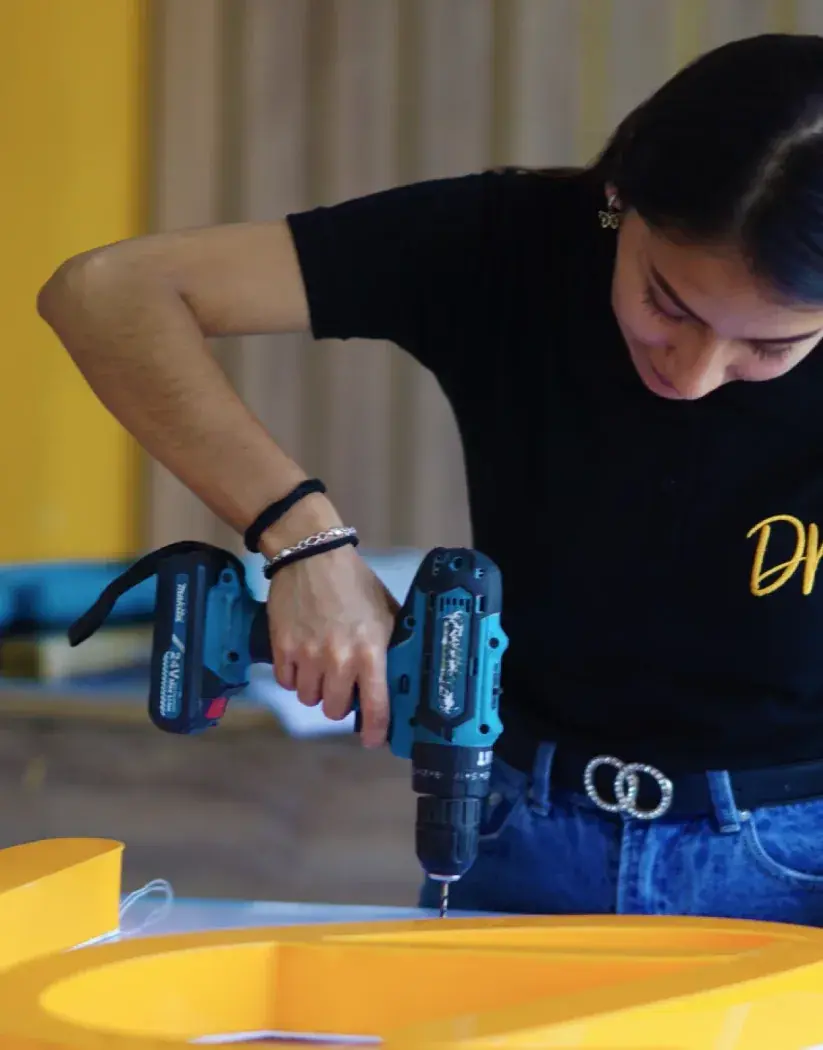 Curso de fabricación de letreros