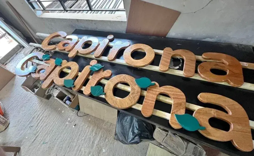 Letras metálicas, referencia para cotizar letreros en Trujillo
