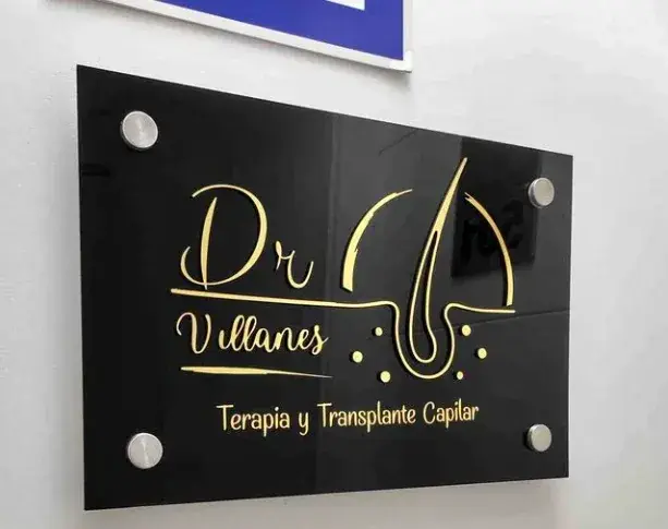 Placa corporativa, referencia para cotizar letreros en Arequipa