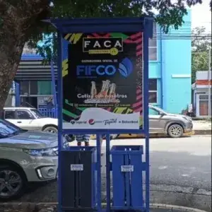 Mupi urbano relacionado con mupis publicitarios