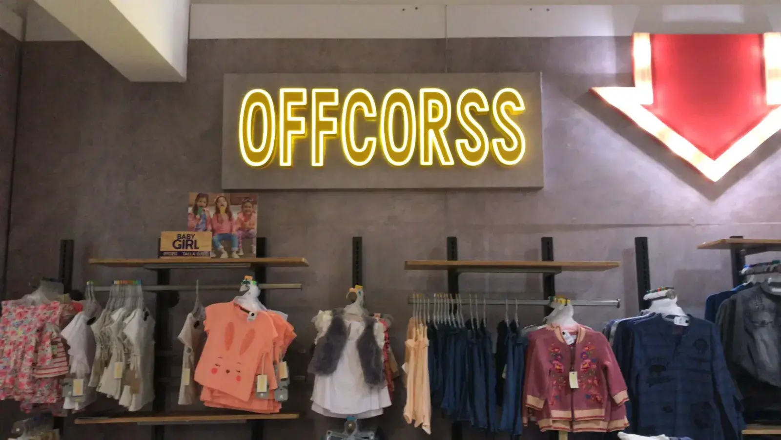 Muestras y piezas utilizadas en fabricación de letreros