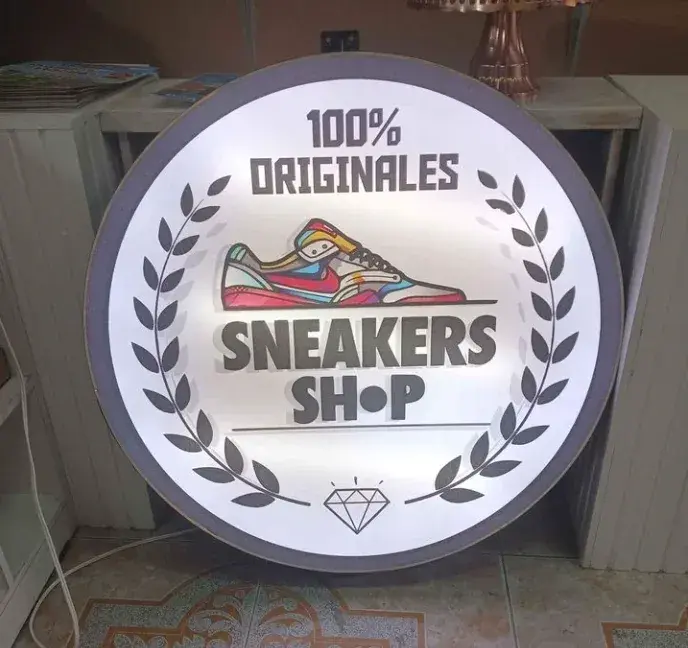 Logo iluminado, referencia para cotizar letreros en Cajamarca