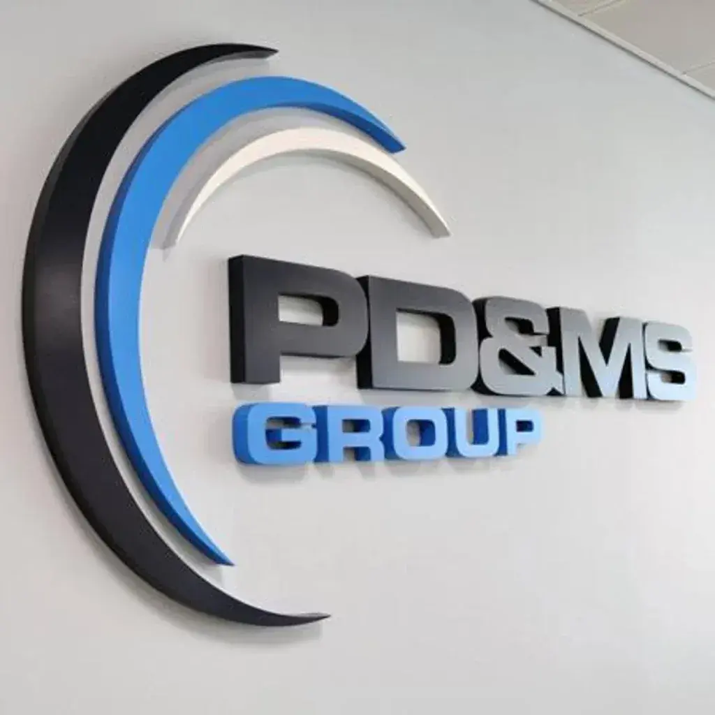 Logo con volumen relacionado con letreros en pvc