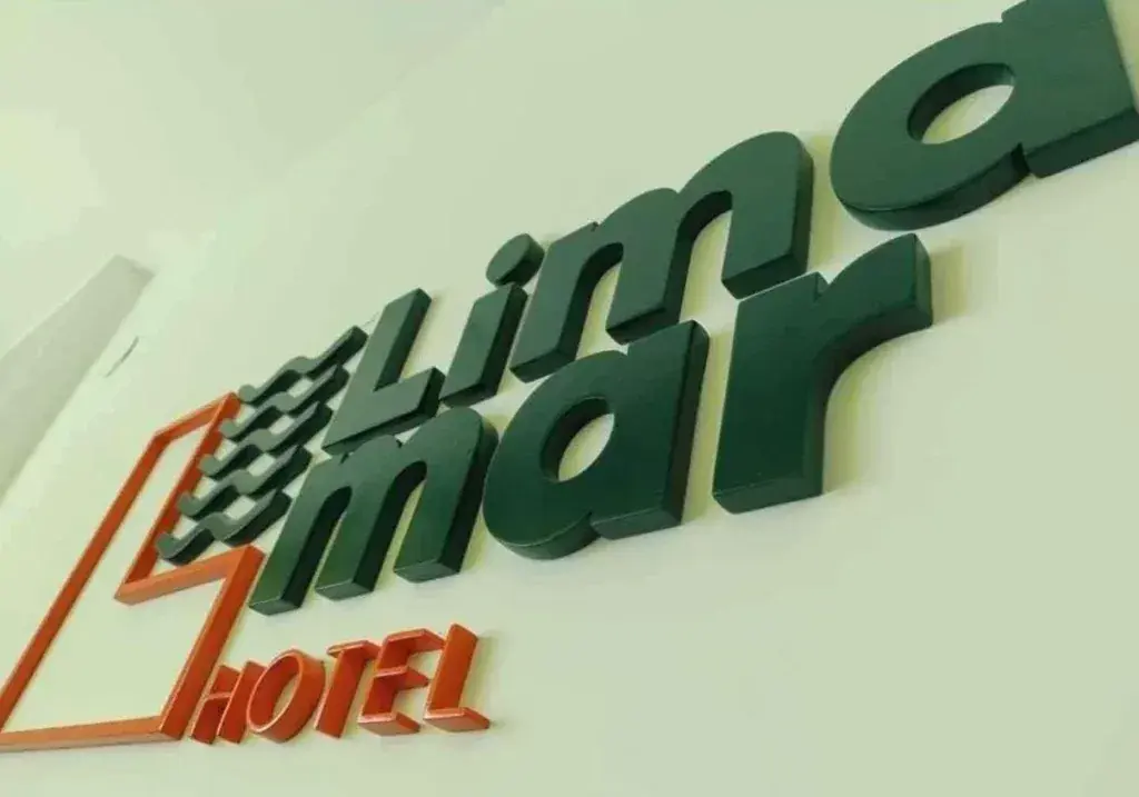 Letrero con relieve, referencia para cotizar letreros en Cajamarca
