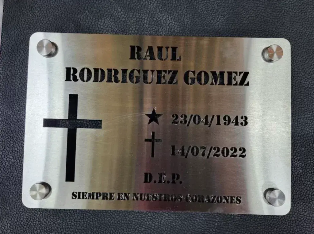 Placa metálica, referencia para cotizar letreros en Cusco